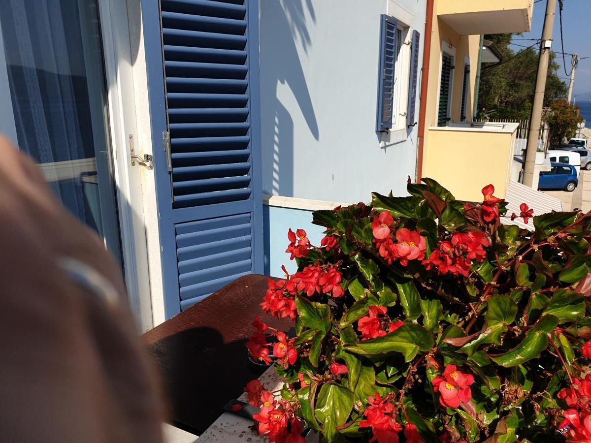 Bed and Breakfast Sobe Mamalu Valun Exteriér fotografie