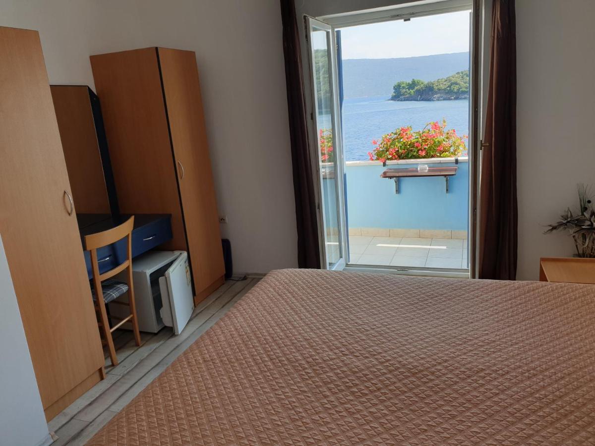 Bed and Breakfast Sobe Mamalu Valun Exteriér fotografie