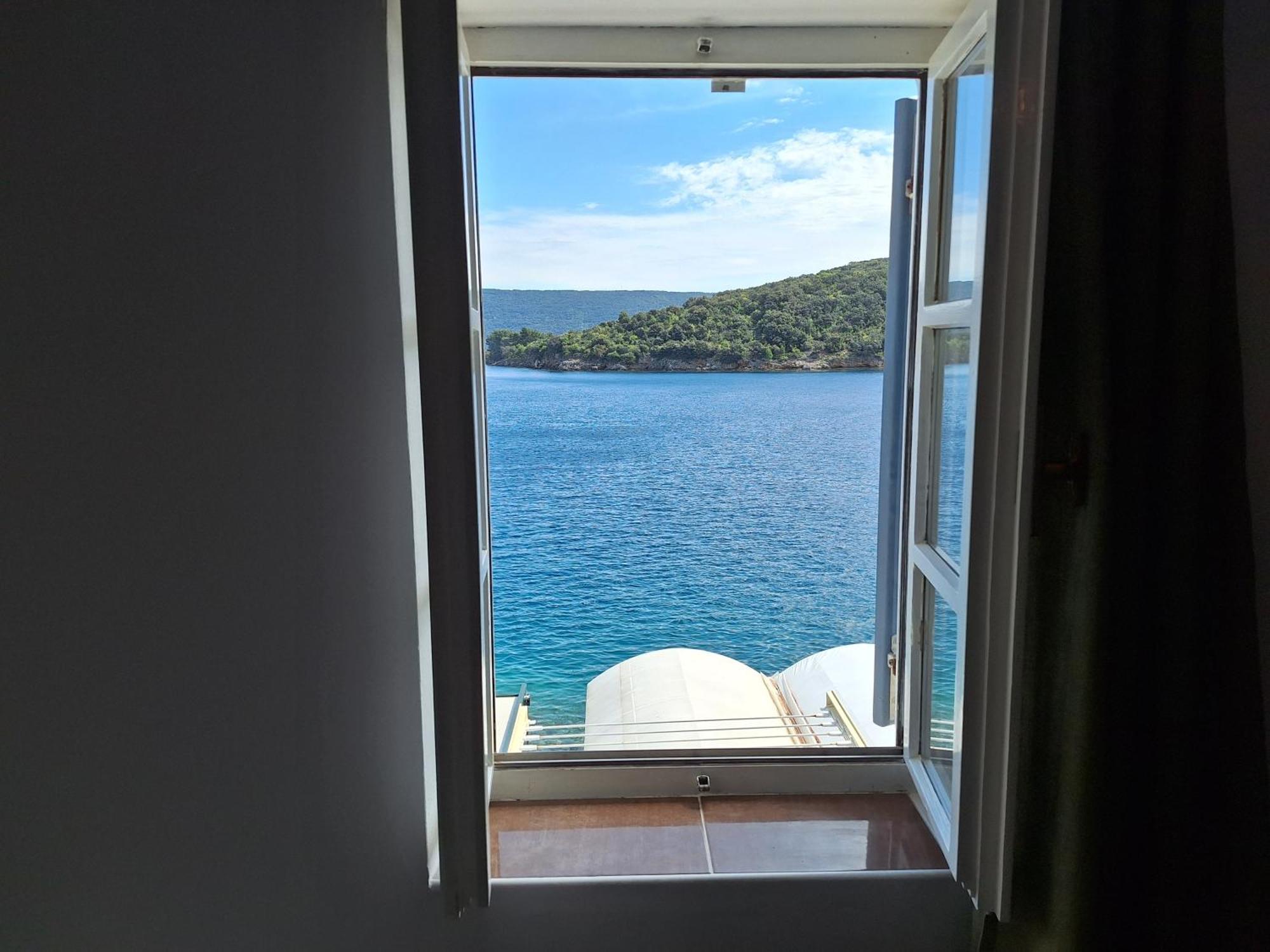 Bed and Breakfast Sobe Mamalu Valun Exteriér fotografie