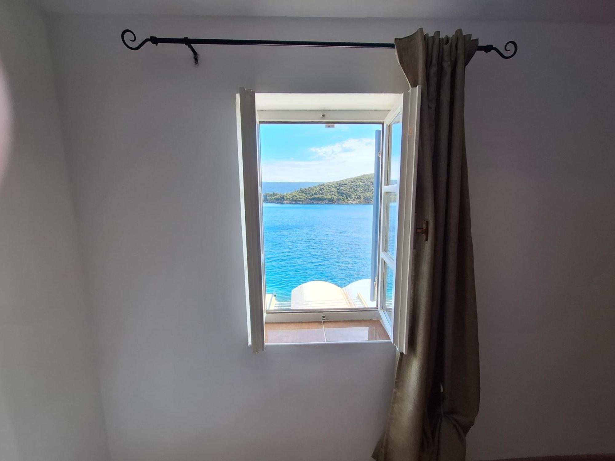 Bed and Breakfast Sobe Mamalu Valun Exteriér fotografie
